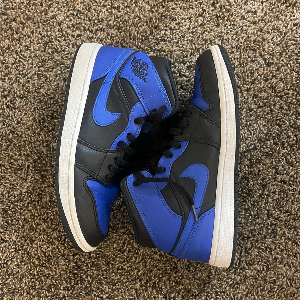 Air Jordan 1 Mid 'Hyper Royal' Men’s 7.5 💙🖤